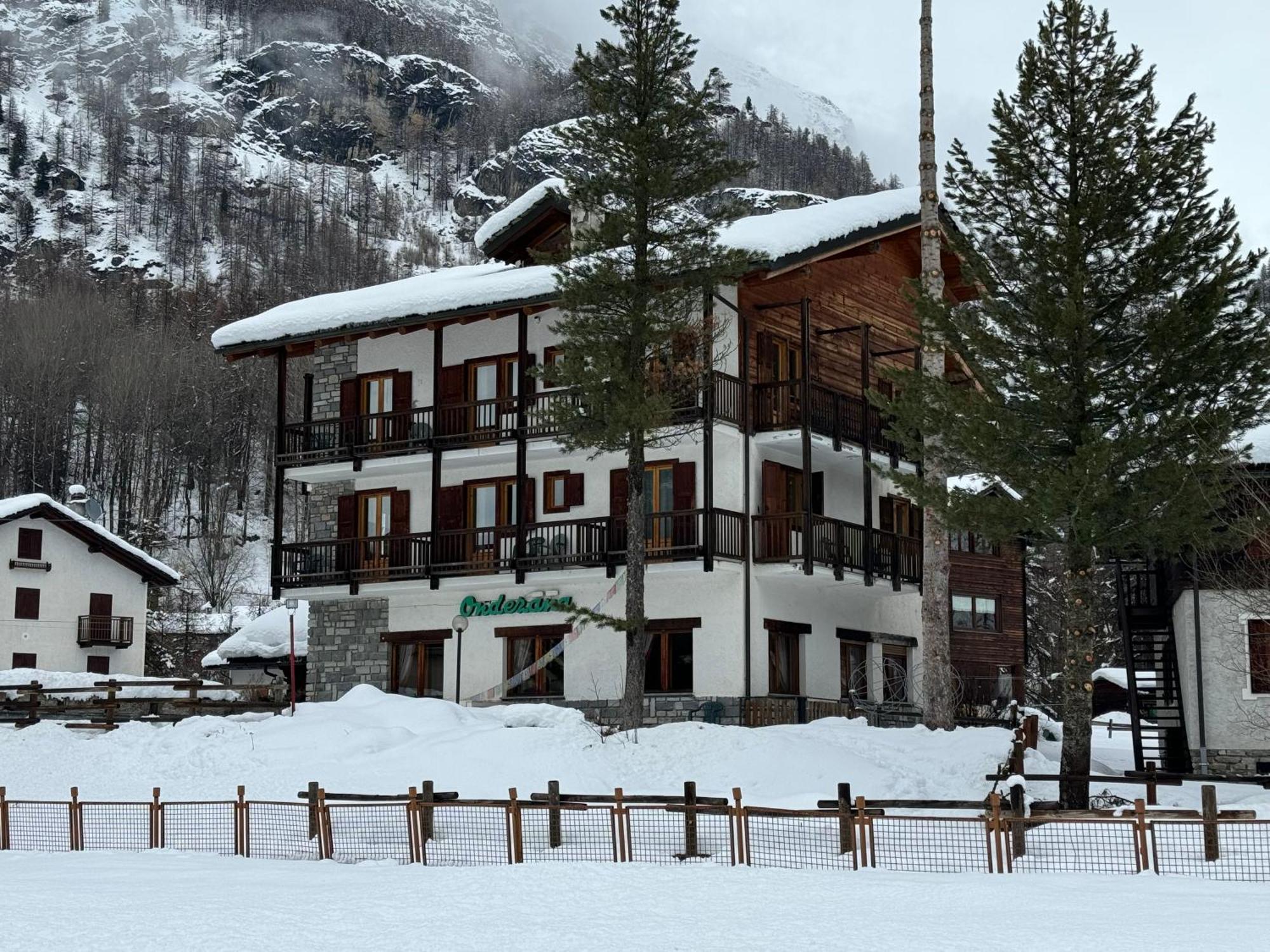 Hotel Ondezana Cogne Eksteriør bilde